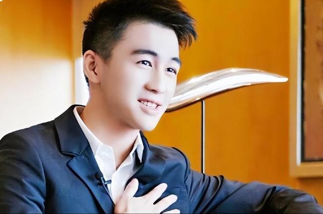 君与妹妹的“床照”揭开网友不堪的一面凯发·k8国际最恶心的一幕发生何猷(图9)