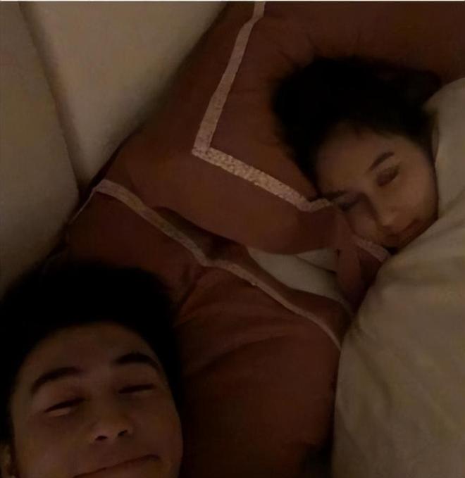 君与妹妹的“床照”揭开网友不堪的一面凯发·k8国际最恶心的一幕发生何猷(图10)